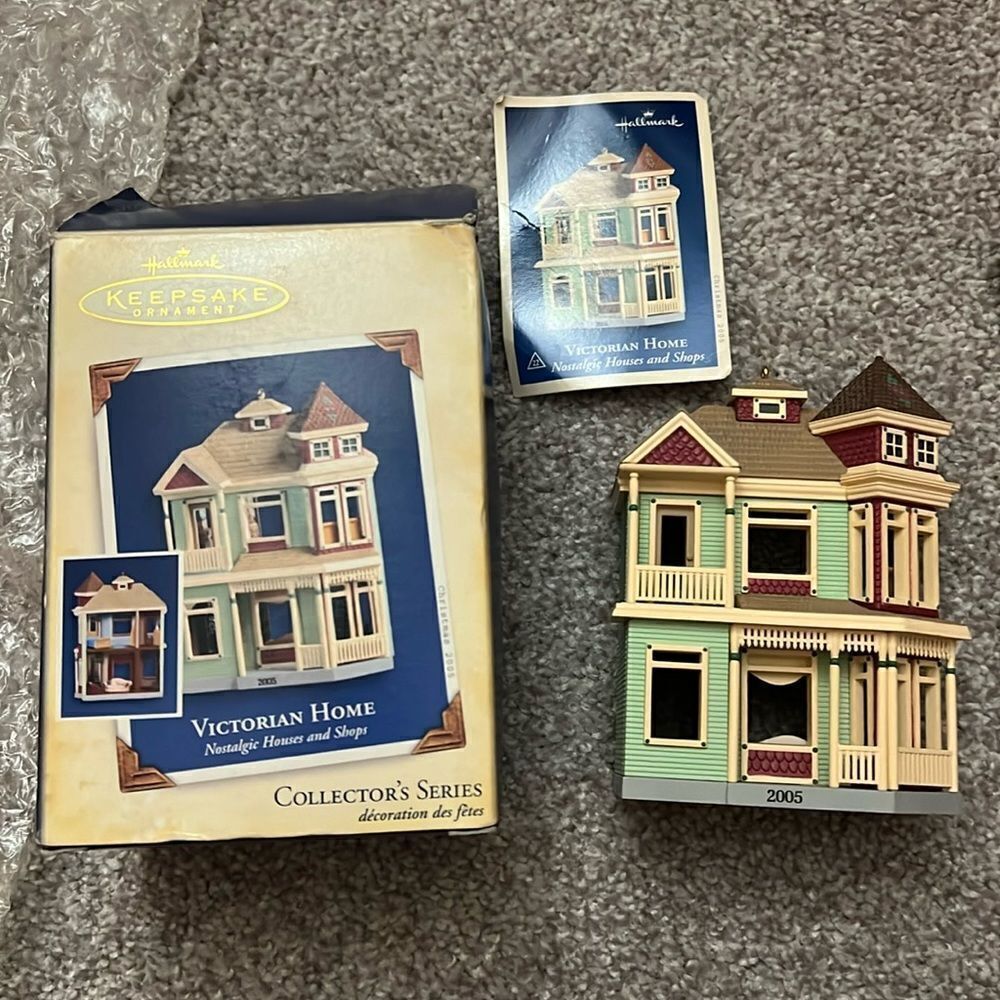 Hallmark Keepsake - Victorian Home 2005 Ornament